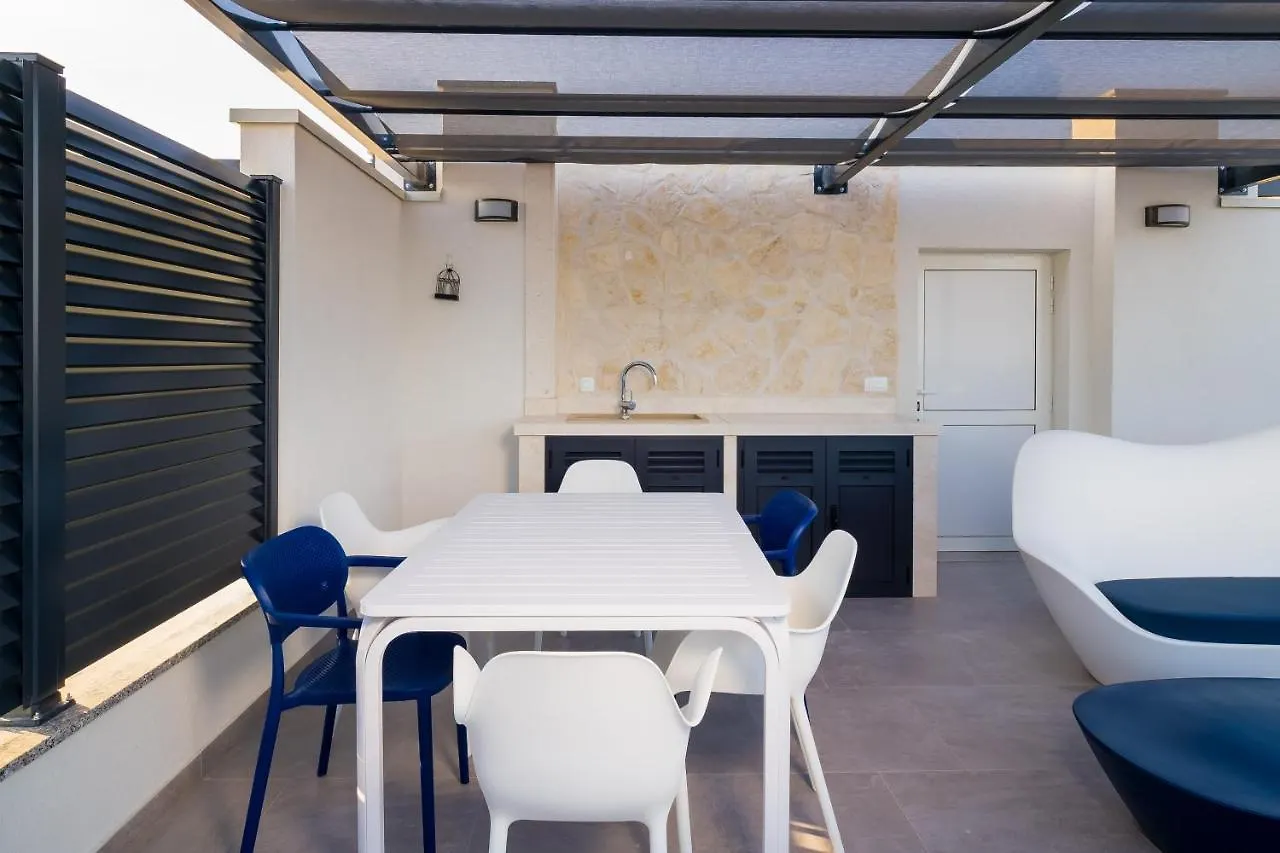 Luxury Apartment- Balcony- Private Rooftop And Jacuzzi- Common Pool Trogir