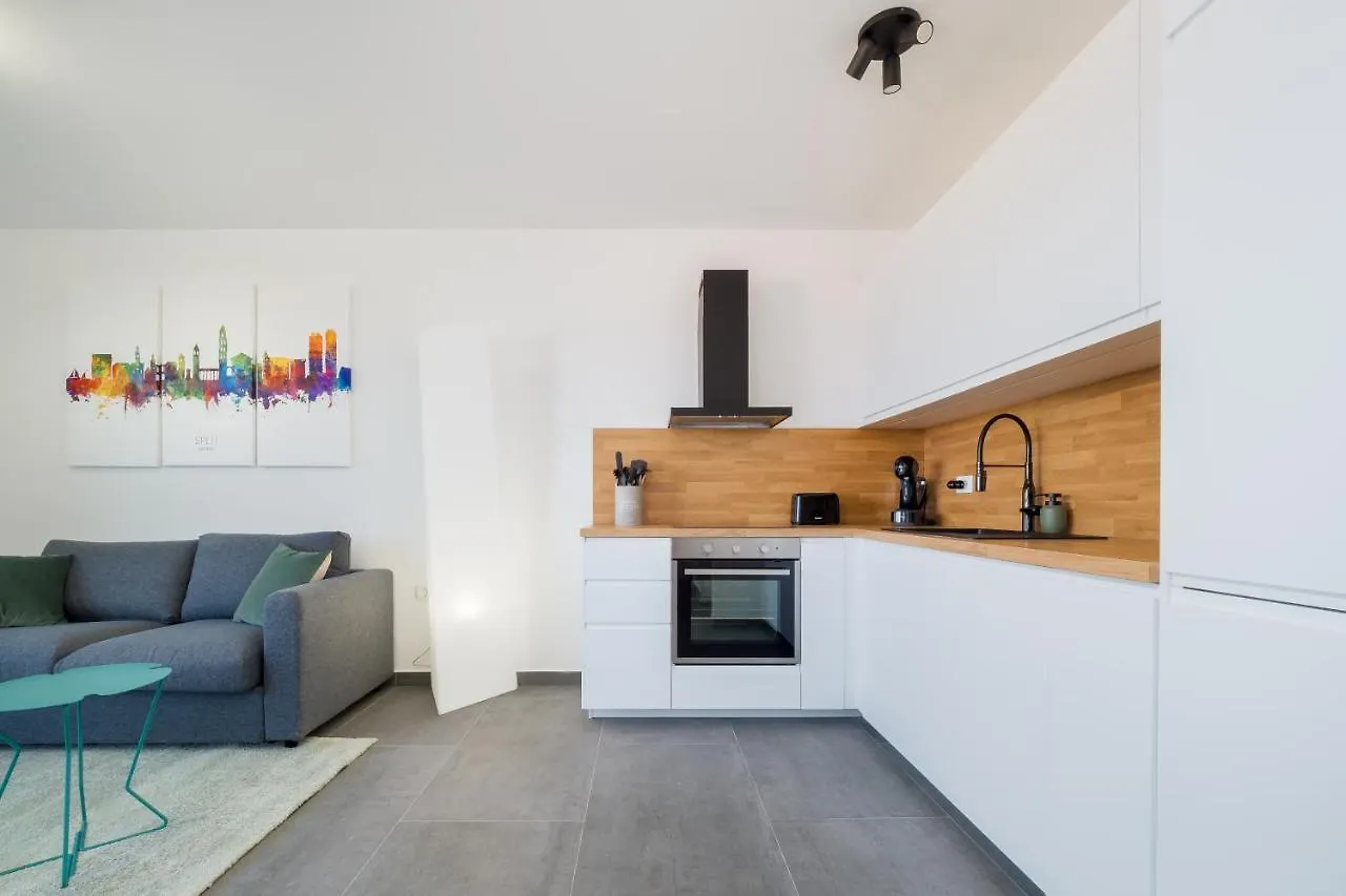 Luxury Apartment- Balcony- Private Rooftop And Jacuzzi- Common Pool Trogir