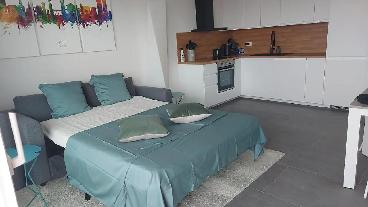 Luxury Apartment- Balcony- Private Rooftop And Jacuzzi- Common Pool Trogir
