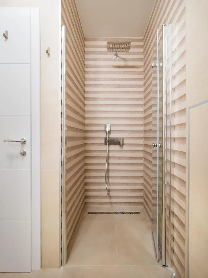 Luxury Apartment- Balcony- Private Rooftop And Jacuzzi- Common Pool Trogir 0*,  Croatia