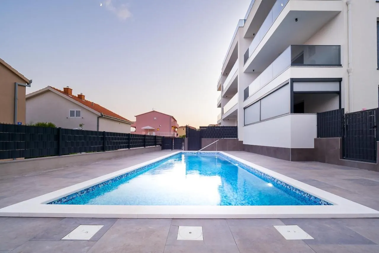 Luxury Apartment- Balcony- Private Rooftop And Jacuzzi- Common Pool Trogir Apartment