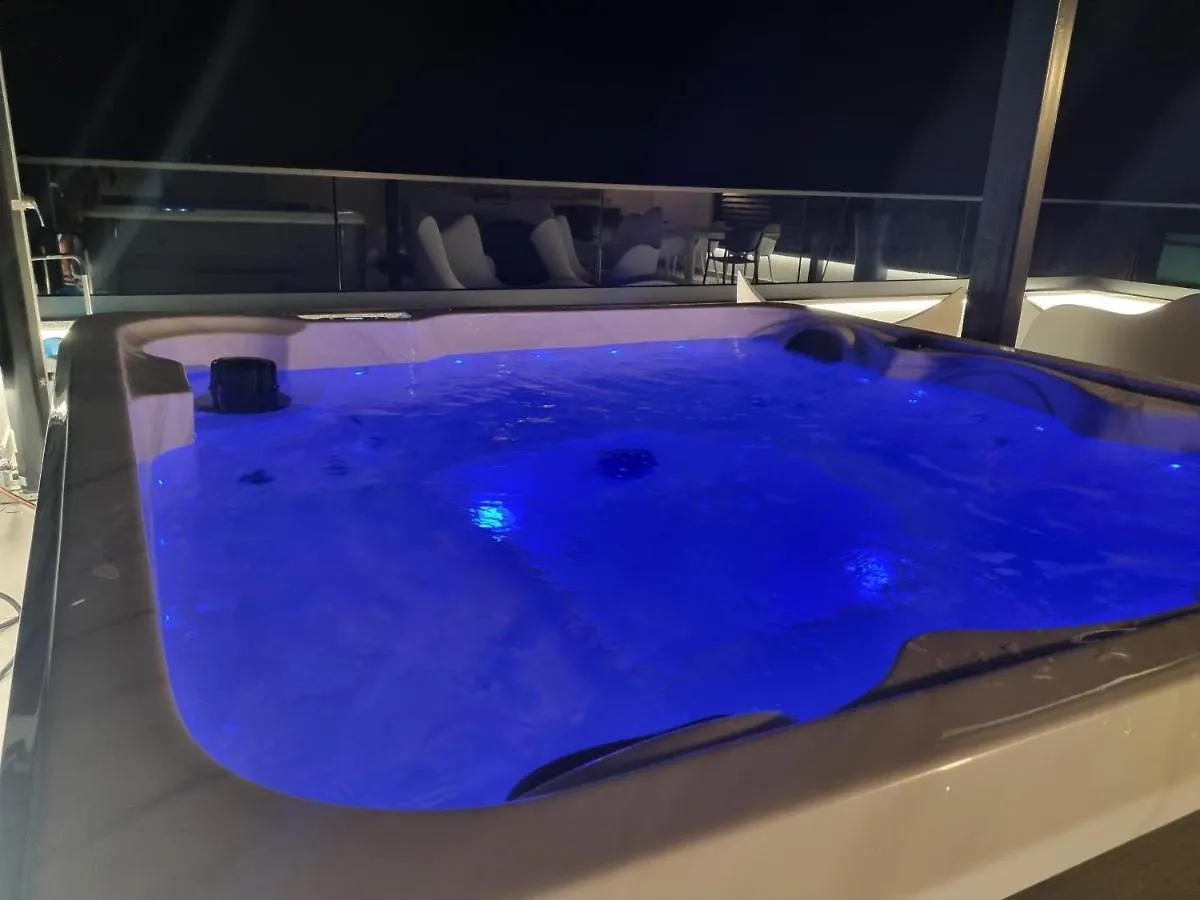 Luxury Apartment- Balcony- Private Rooftop And Jacuzzi- Common Pool Trogir Apartment