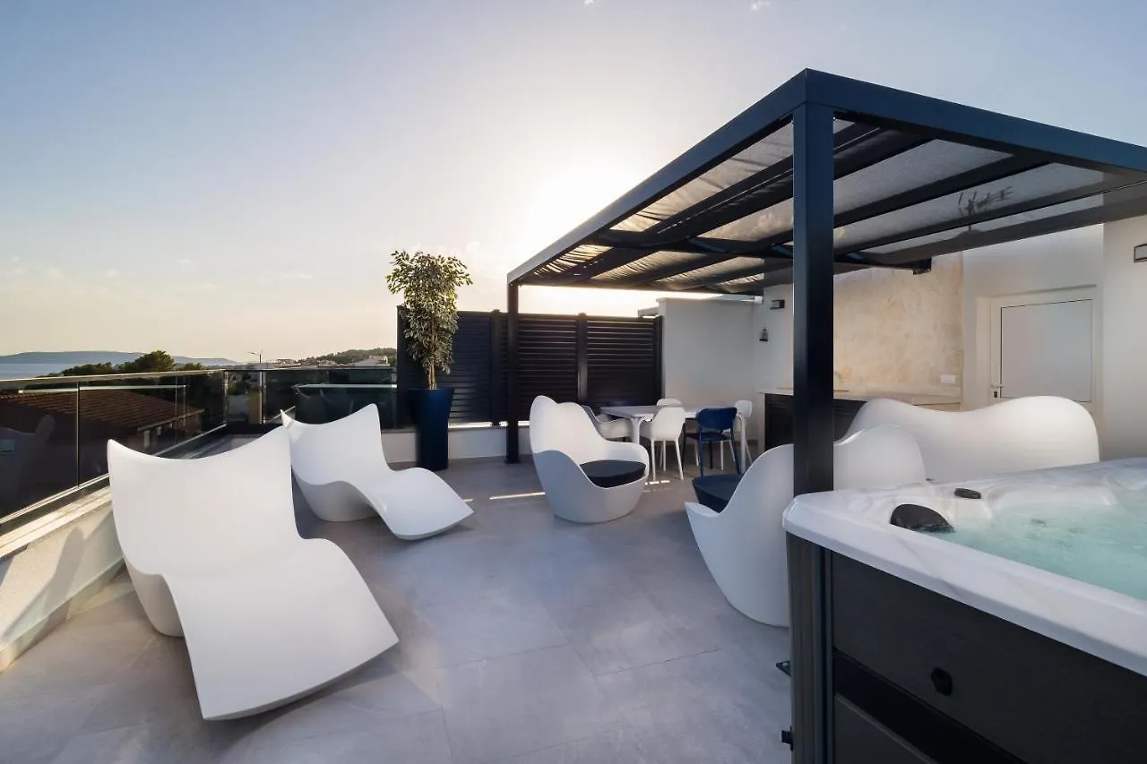 Luxury Apartment- Balcony- Private Rooftop And Jacuzzi- Common Pool 特罗吉尔 公寓