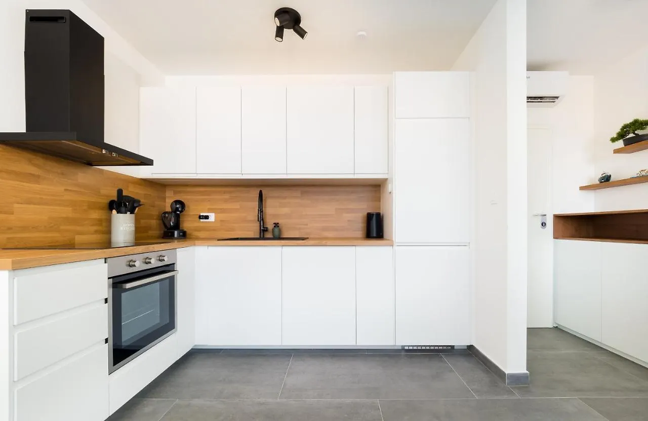 公寓 Luxury Apartment- Balcony- Private Rooftop And Jacuzzi- Common Pool 特罗吉尔 克罗地亚